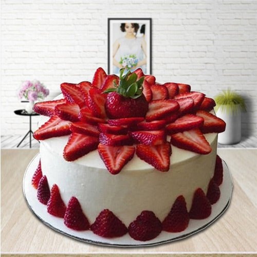 Finery of Fruits 2 Kg Strawberry Cake