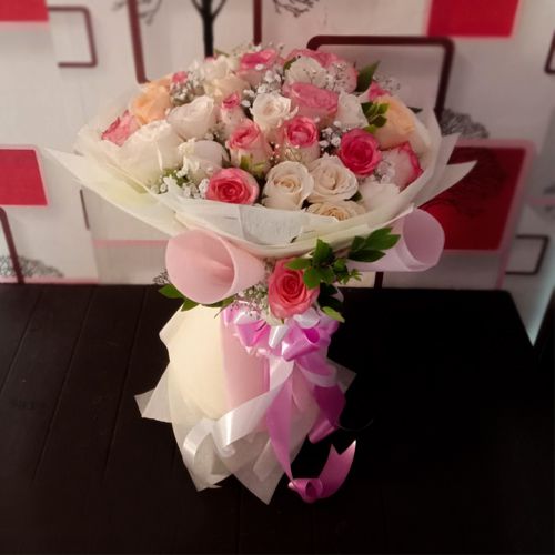 Magnificent Pink N Peach Roses Bouquet