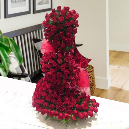 5 ft Long Arrangement of 150 Red Roses