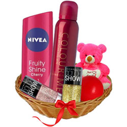 Adorable Ladies Beauty Care Gift Basket
